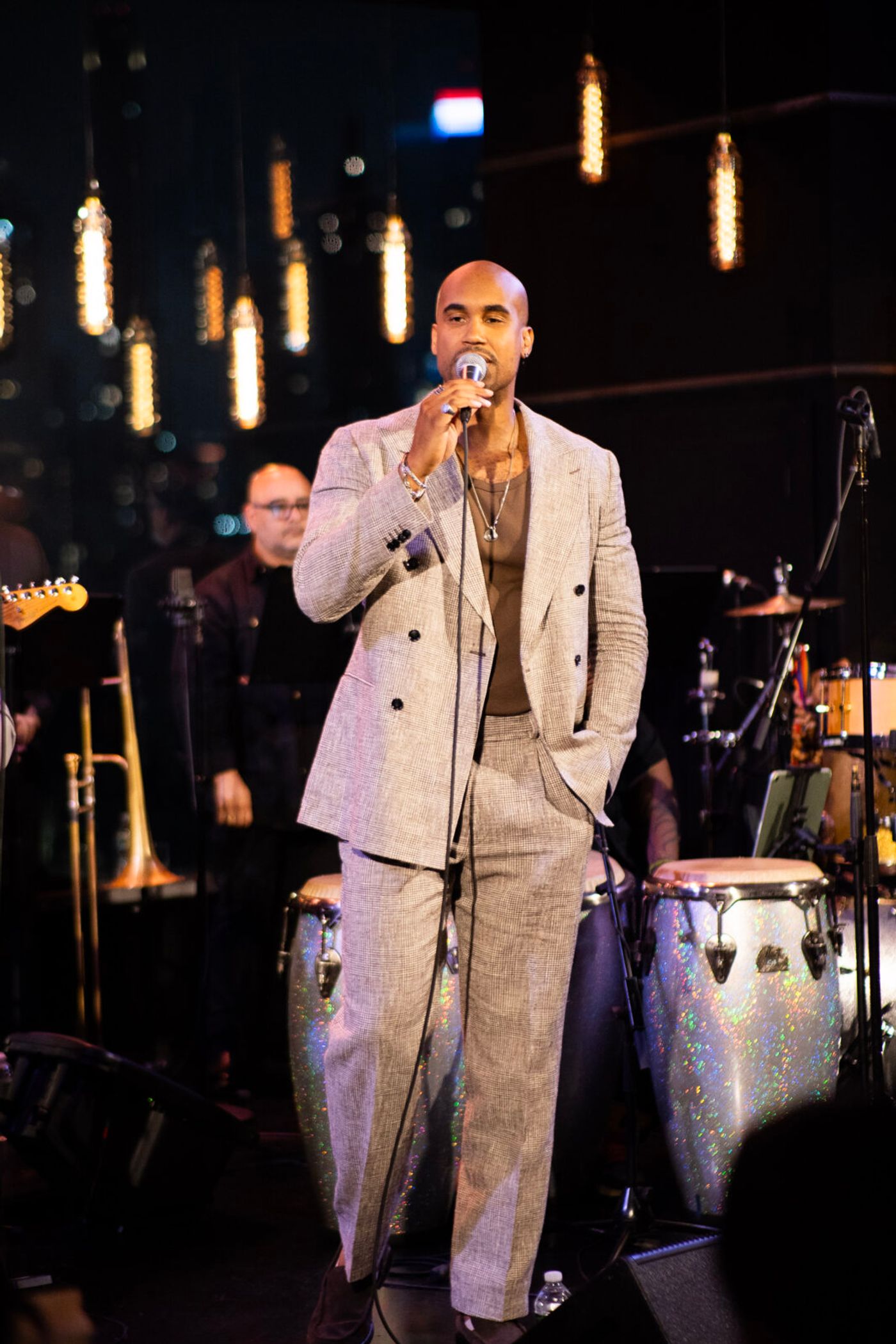 Photos: See Highlights of Anthony Almonte at Dizzy's Club Image