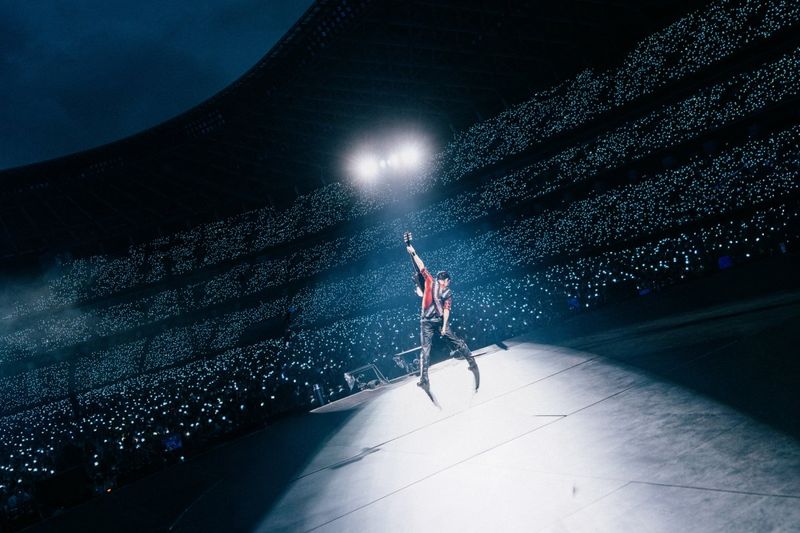 Review: Mrs. GREEN APPLE Concludes “ZENJIN MITO TO IM/MUTABLE” at Japan National Stadium Image