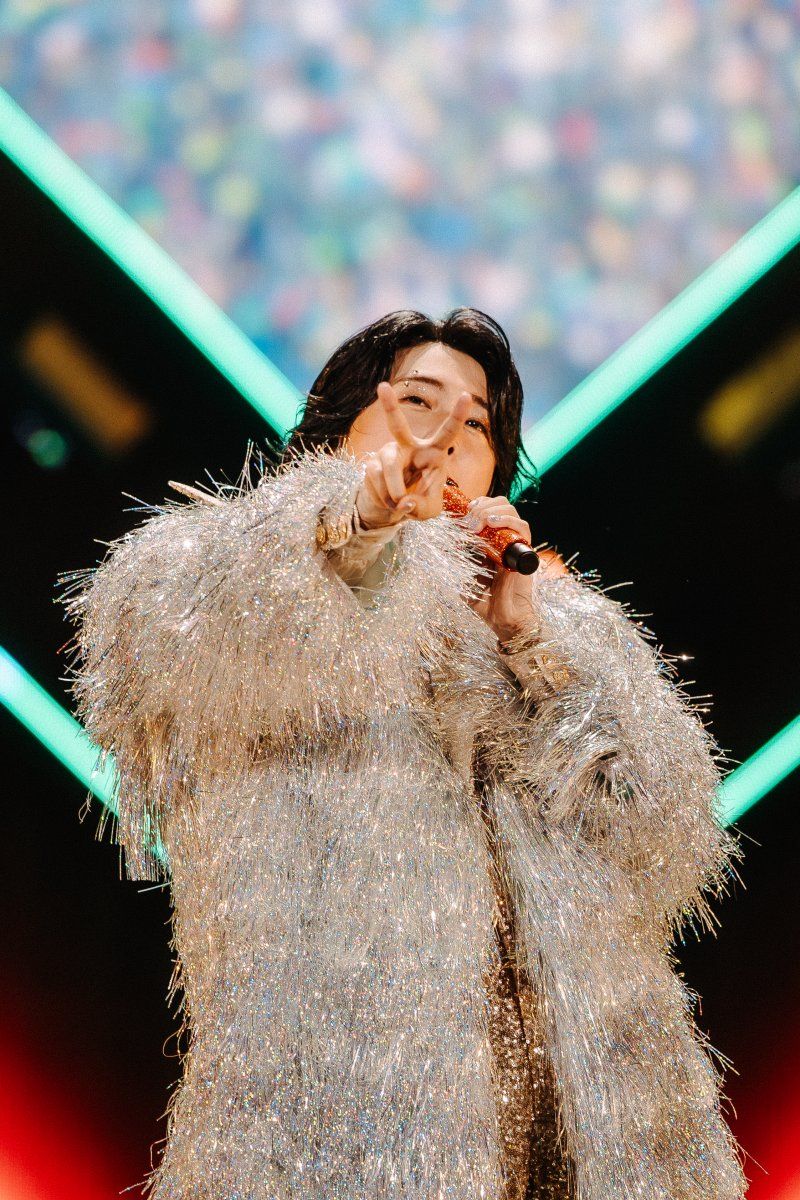 Review: Mrs. GREEN APPLE Concludes “ZENJIN MITO TO IM/MUTABLE” at Japan National Stadium Image