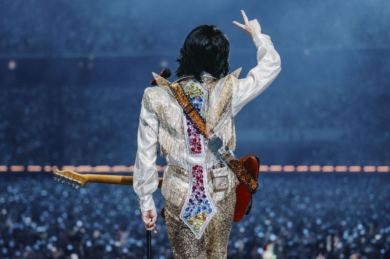 Review: Mrs. GREEN APPLE Concludes “ZENJIN MITO TO IM/MUTABLE” at Japan National Stadium Image