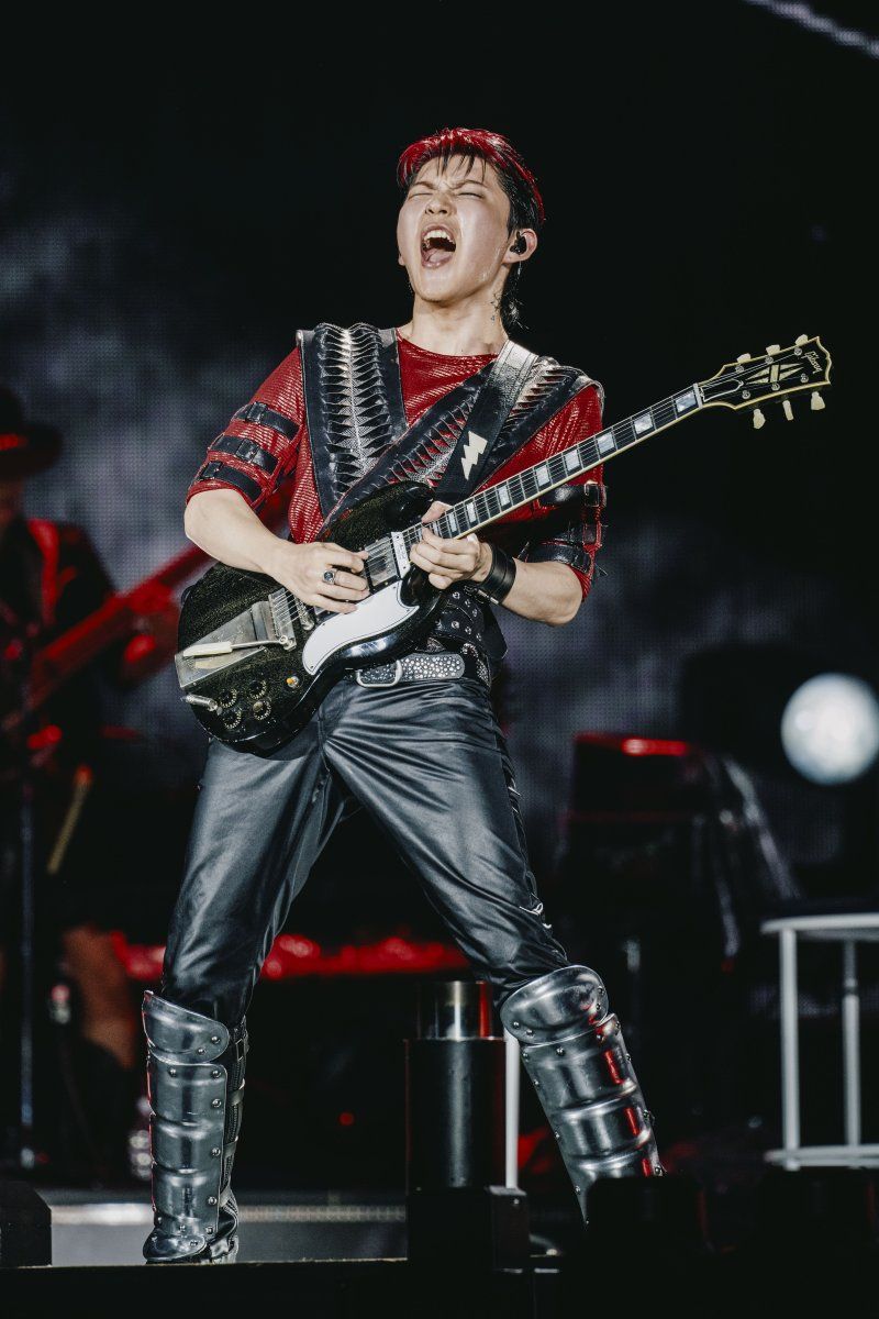 Review: Mrs. GREEN APPLE Concludes “ZENJIN MITO TO IM/MUTABLE” at Japan National Stadium Image