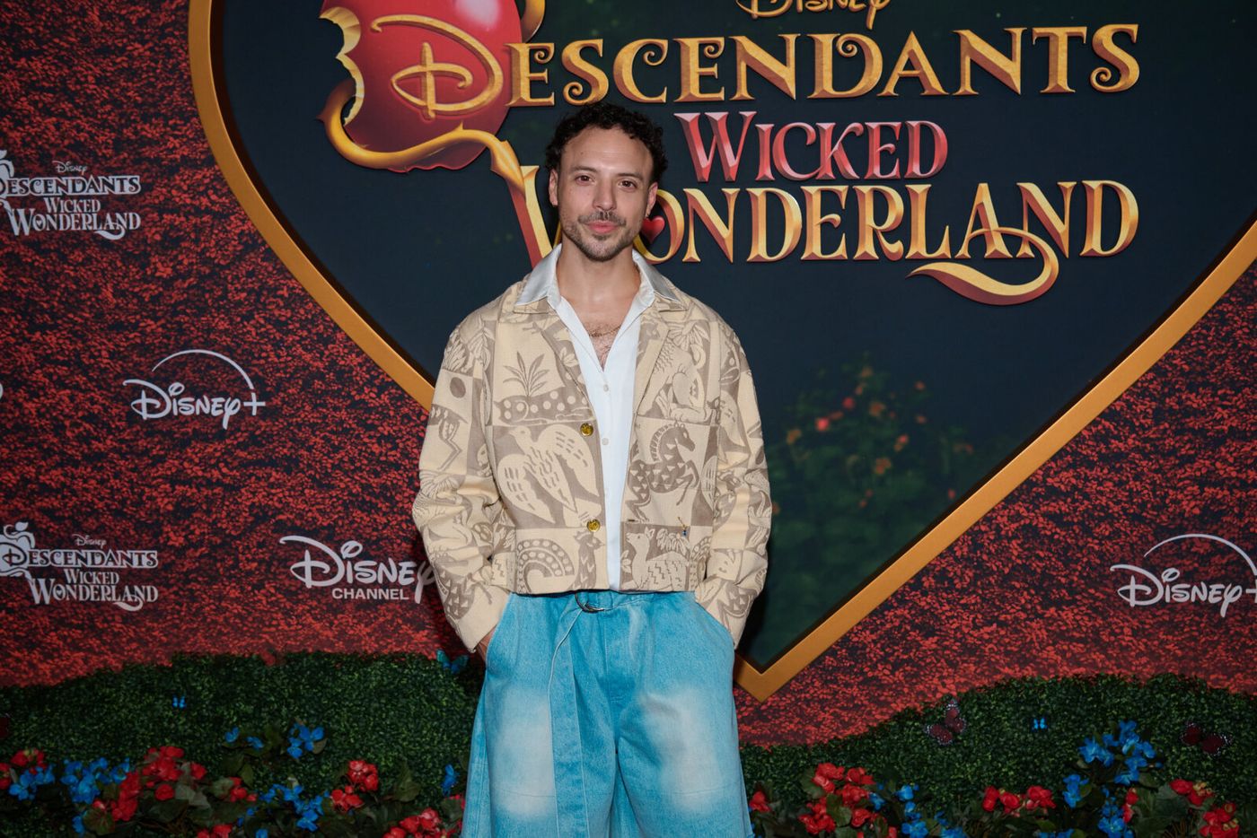 Photos: DESCENDANTS: WICKED WONDERLAND Cast Hits the Red Carpet for World Premiere Image