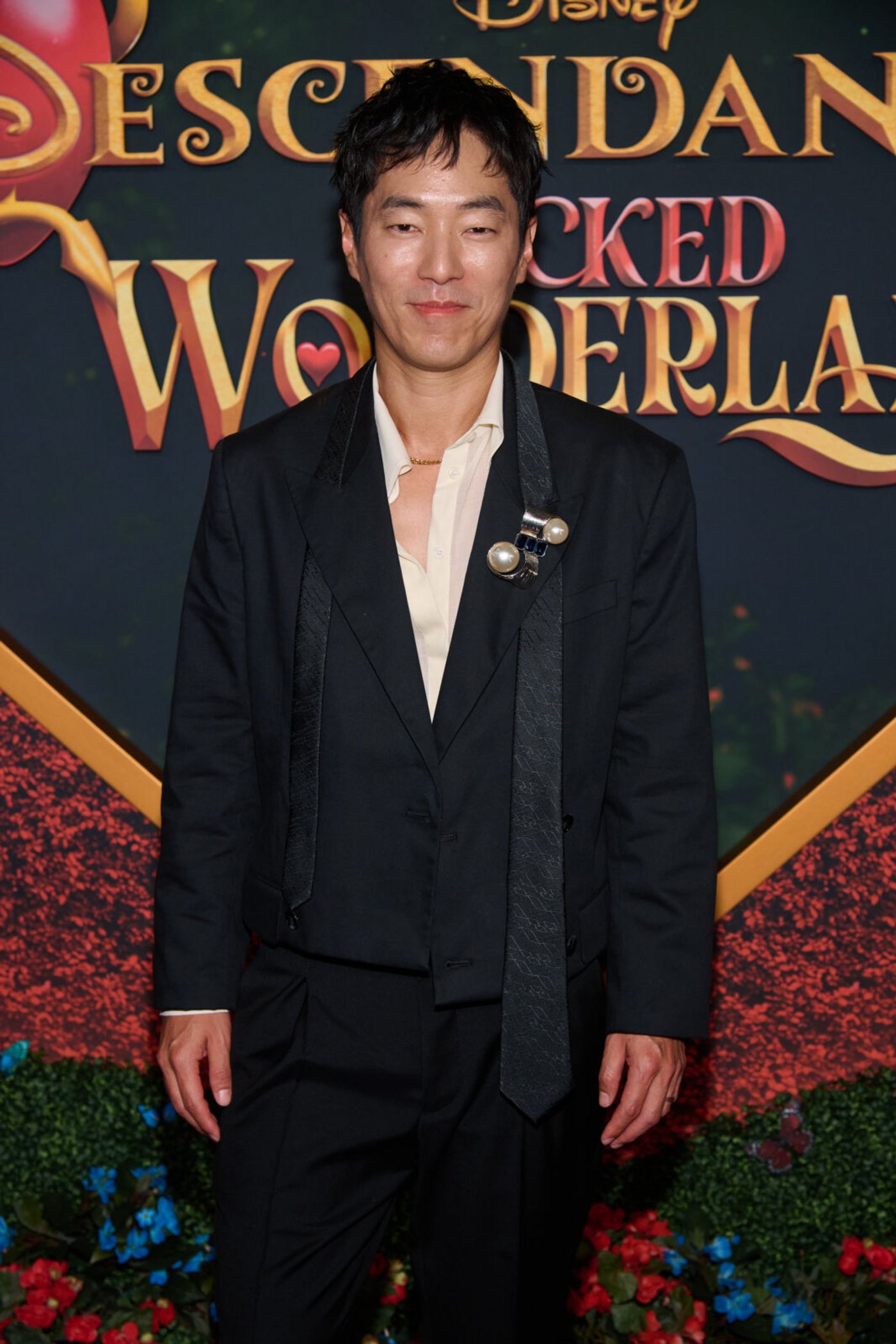 Photos: DESCENDANTS: WICKED WONDERLAND Cast Hits the Red Carpet for World Premiere Image