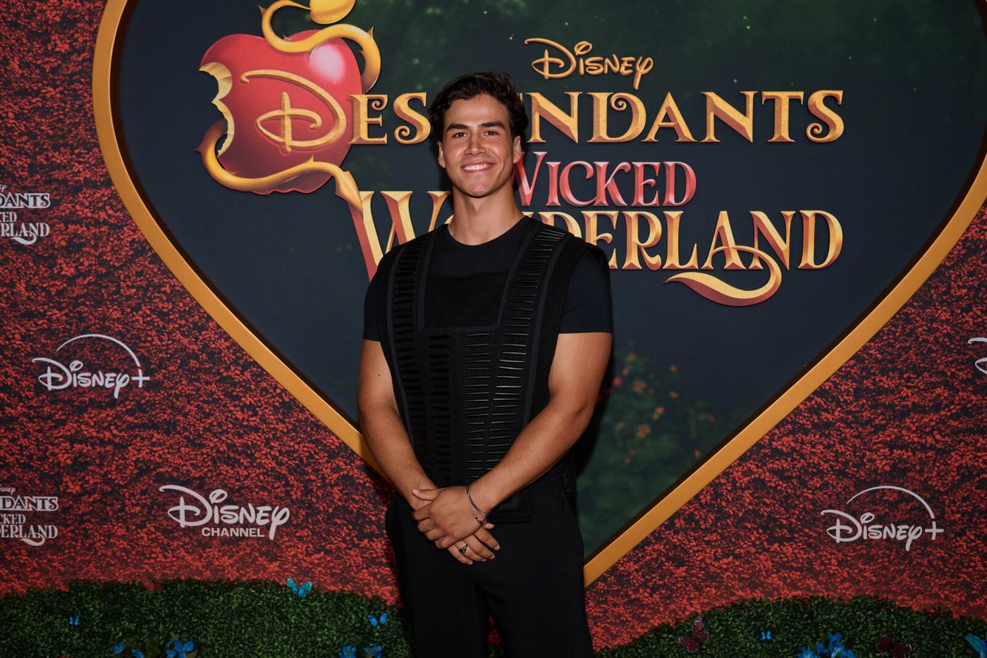 Photos: DESCENDANTS: WICKED WONDERLAND Cast Hits the Red Carpet for World Premiere Image