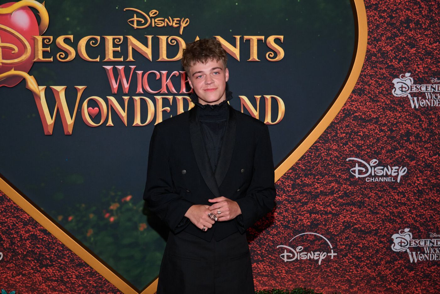 Photos: DESCENDANTS: WICKED WONDERLAND Cast Hits the Red Carpet for World Premiere Image