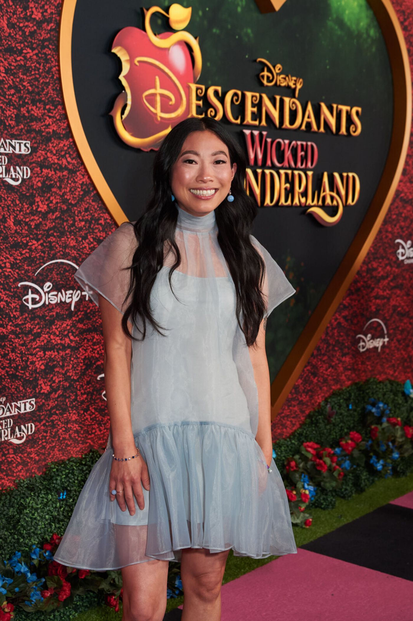 Photos: DESCENDANTS: WICKED WONDERLAND Cast Hits the Red Carpet for World Premiere Image