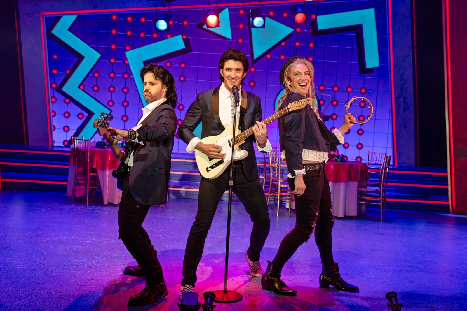 Photos: THE WEDDING SINGER at The John W. Engeman Theater — photo 3 of 6