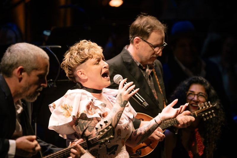Review: MUSE/IQUE DEFIANTLY JONI: A SINGER/SONGWRITER BARES HER SOUL at Mark Taper Forum Image