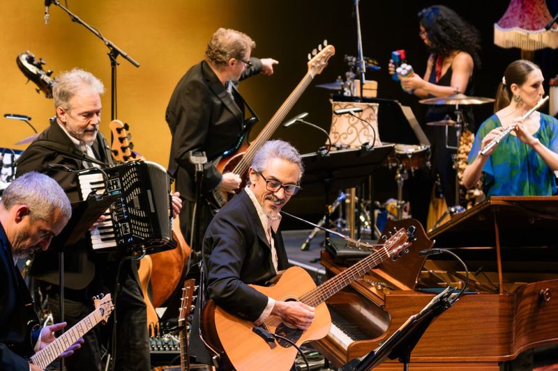 Review: MUSE/IQUE DEFIANTLY JONI: A SINGER/SONGWRITER BARES HER SOUL at Mark Taper Forum Image