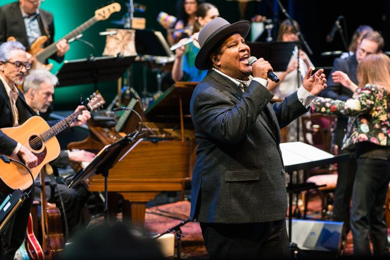 Review: MUSE/IQUE DEFIANTLY JONI: A SINGER/SONGWRITER BARES HER SOUL at Mark Taper Forum Image