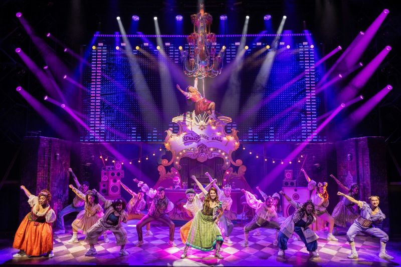 Review: & JULIET at Texas Performing Arts Image