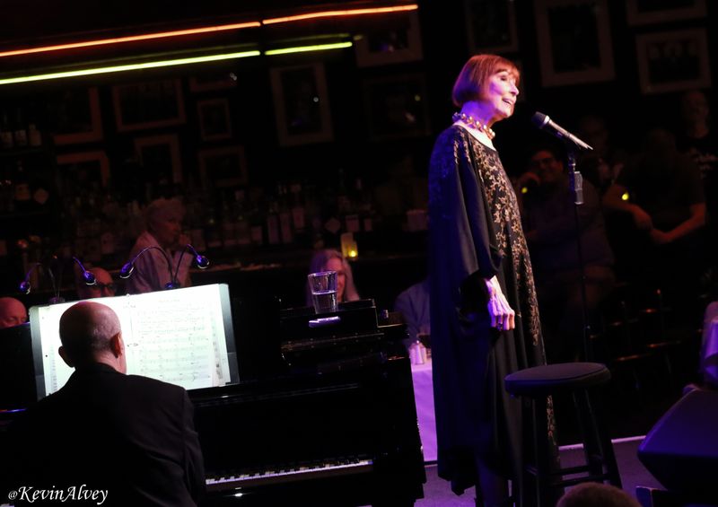Photos: Karen Akers Brings Paris To Birdland — photo 9 of 18