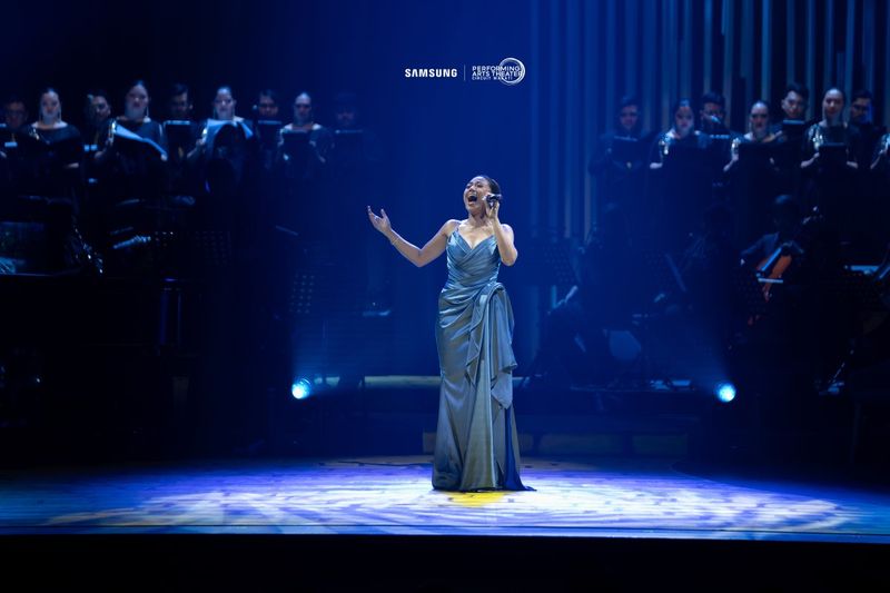 PHOTOS: Lissa deGuzman, Allie Trimm Defy Gravity Manila — photo 4 of 6