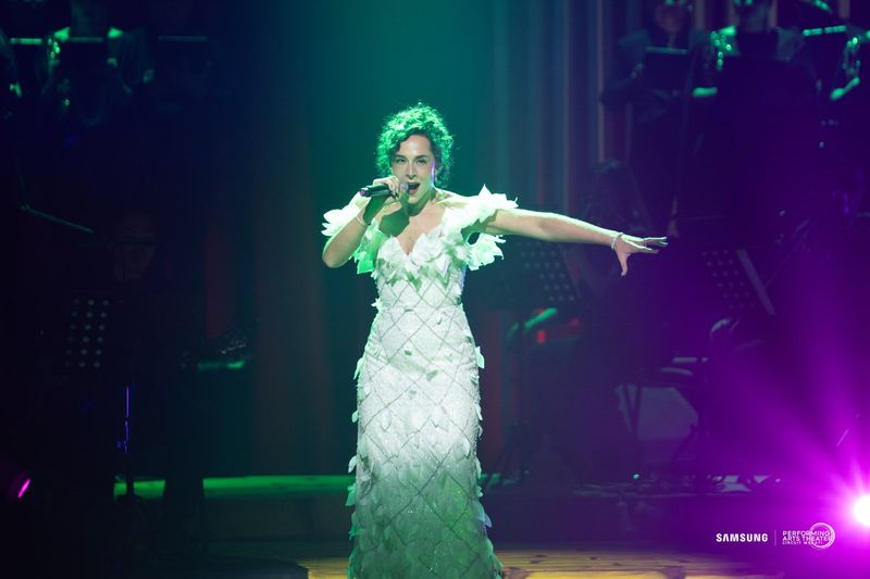 PHOTOS: Lissa deGuzman, Allie Trimm Defy Gravity Manila — photo 3 of 6