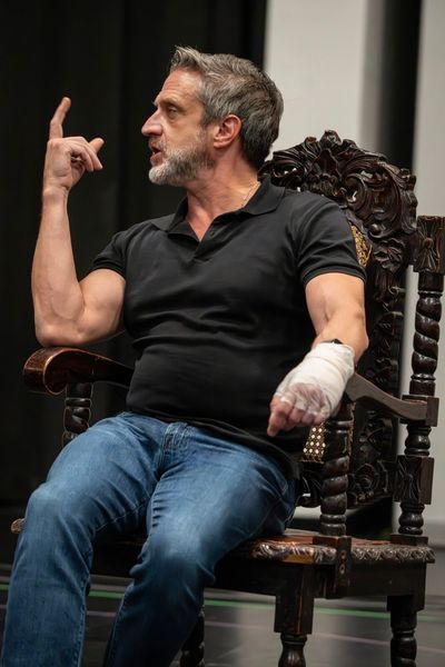 Raúl Esparza Photo