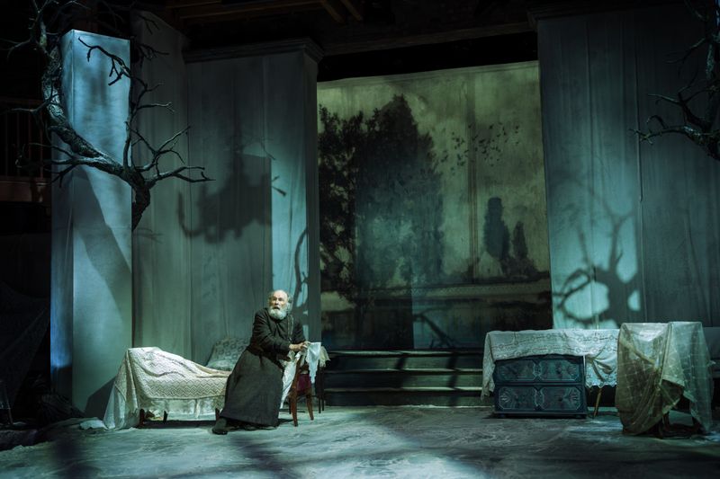 Photos: Kenneth Branagh, Helen Hunt, and More in THE CHERRY ORCHARD at the Swan Theatre — photo 1 of 9