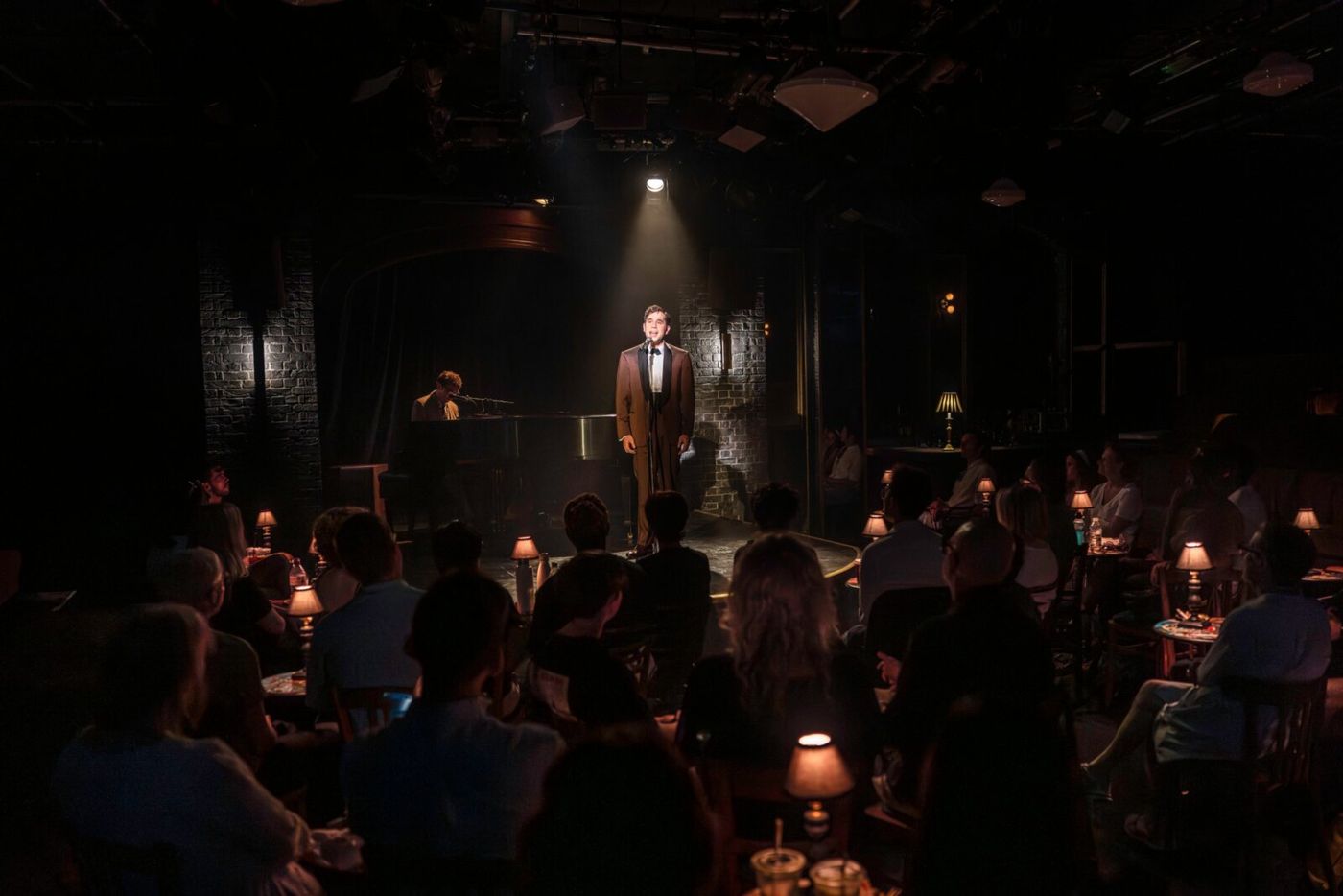Photos: First Look at Ben Platt in MIDNIGHT AT THE NEVER GET in the UK Image