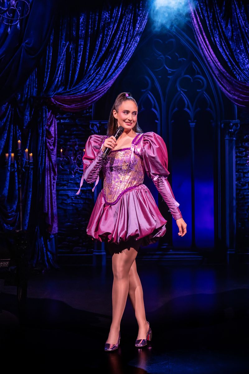 Photos: First Look at Cat Cohen in BROAD STROKES — photo 3 of 4