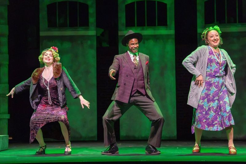 Review: ANNIE at The Candlelight Theatre Image
