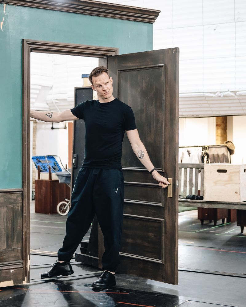Photos: THE COMEDY ABOUT SPIES West End Return In Rehearsal — photo 2 of 14