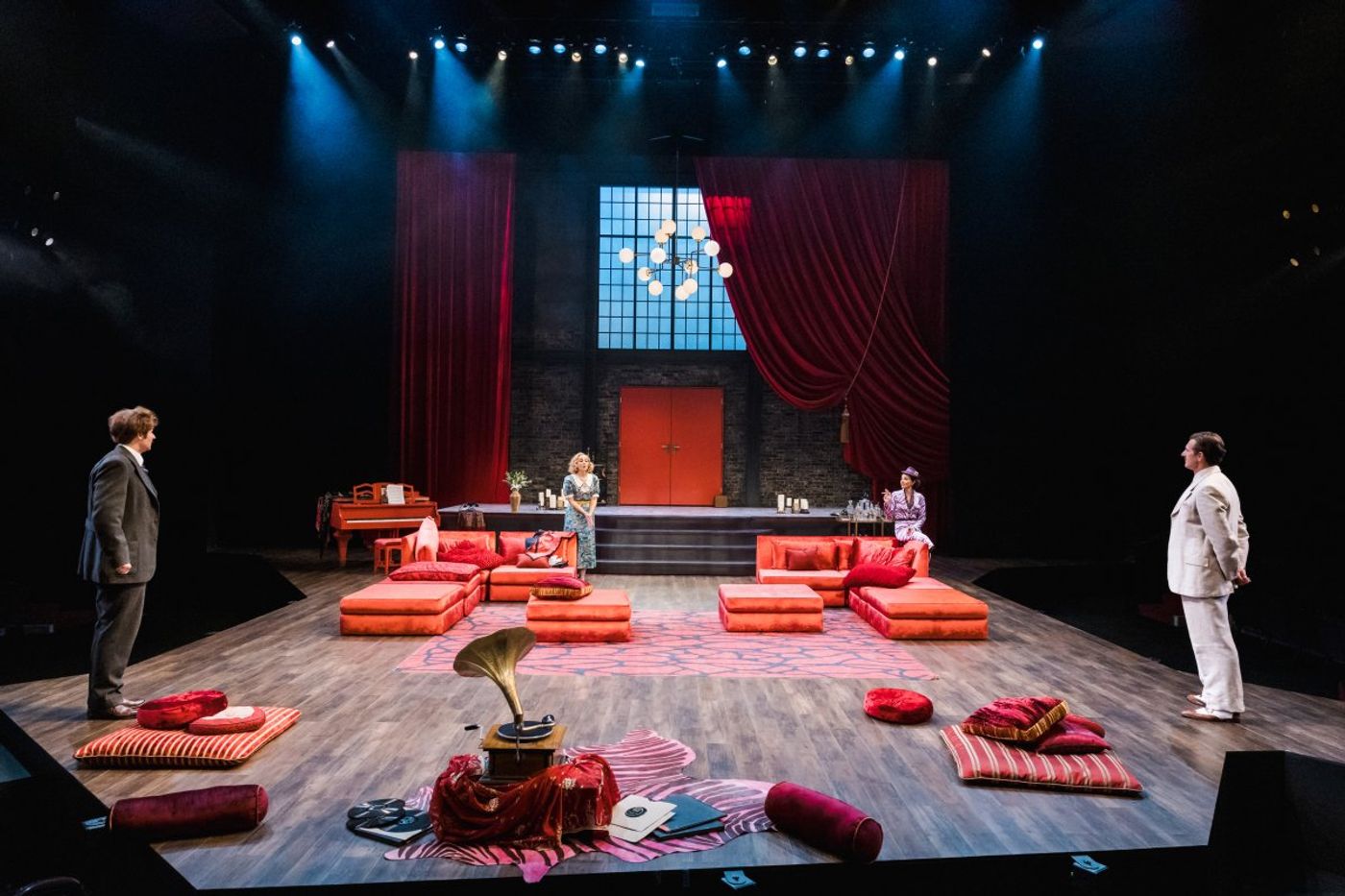 Review: PRIVATE LIVES at Guthrie Theater Image