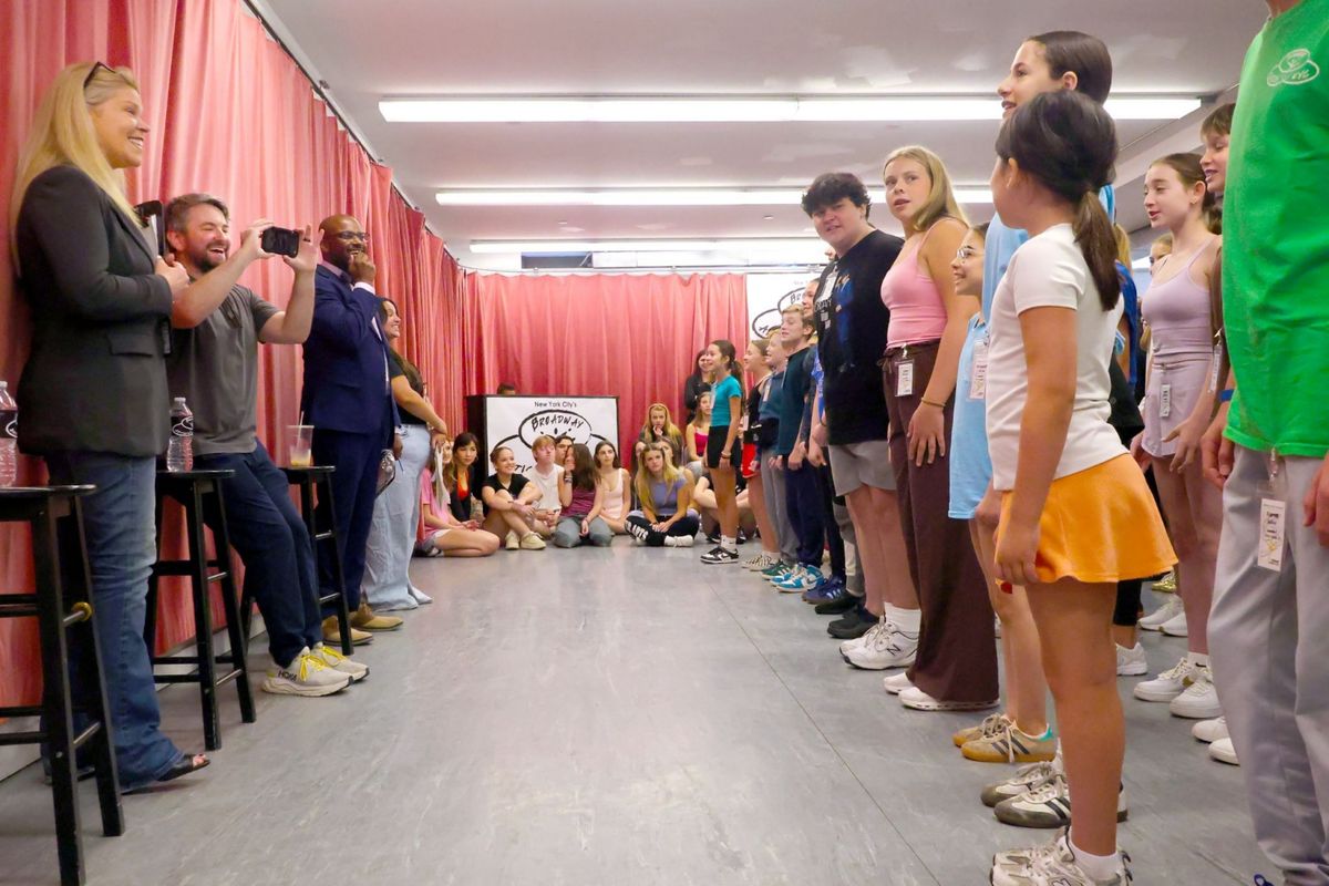 Alex Brightman, Broadway Artists Alliance students at Photos: SCHMIGADOON! Star Alex Brightman Visits With Young Performers at Broadway Artists Alliance