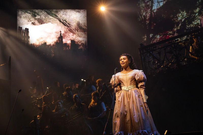 Photos: LES MISERABLES: THE ARENA CONCERT SPECTACULAR Starring Alfie Boe, Killian Donnelly, Samantha Barks and More — photo 20 of 21