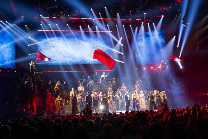 Photos: LES MISERABLES: THE ARENA CONCERT SPECTACULAR Starring Alfie Boe, Killian Donnelly, Samantha Barks and More — photo 5 of 21
