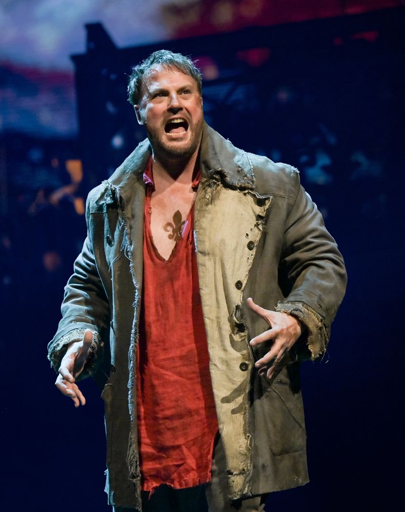 Photos: LES MISERABLES: THE ARENA CONCERT SPECTACULAR Starring Alfie Boe, Killian Donnelly, Samantha Barks and More — photo 8 of 21