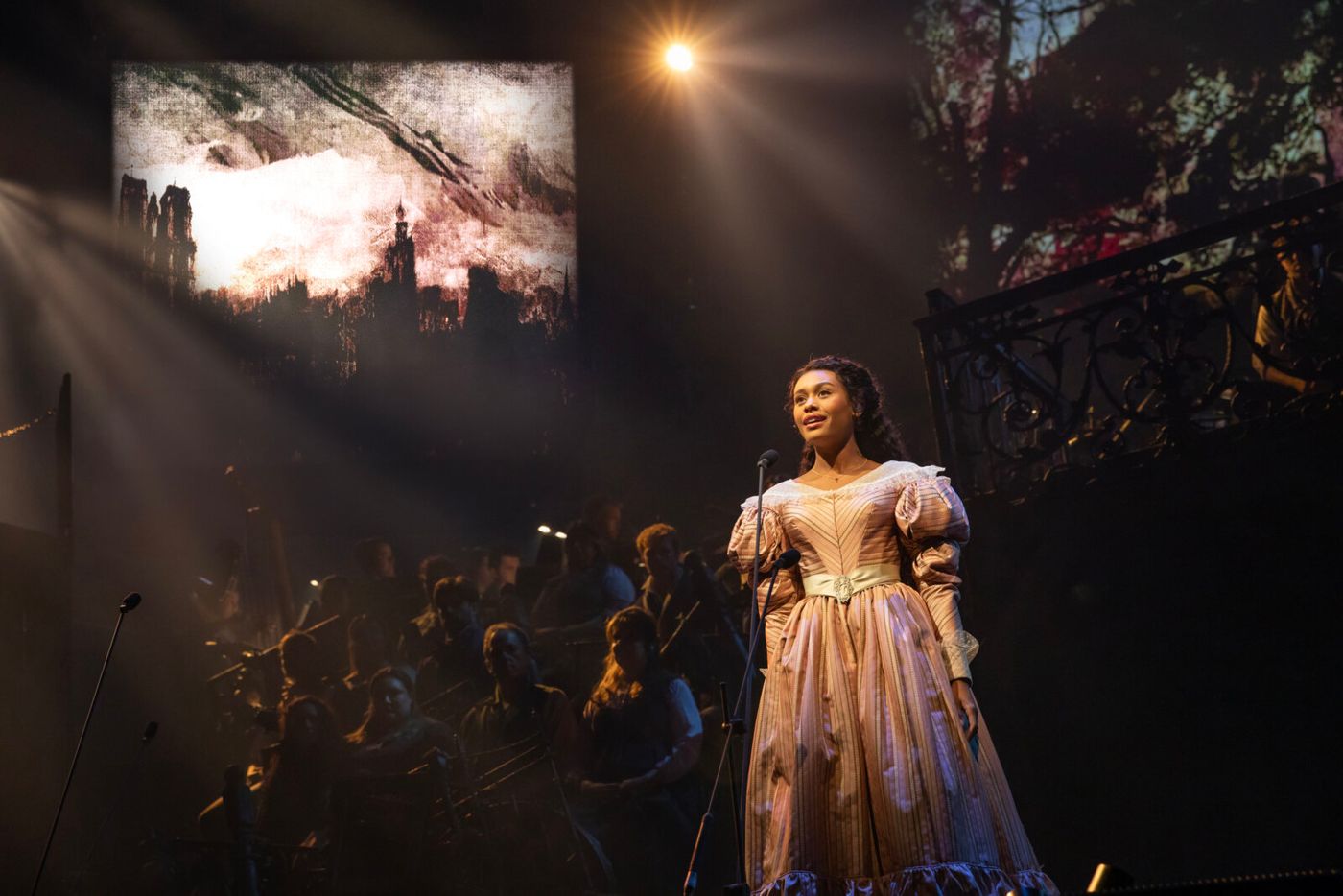 Photos: LES MISERABLES: THE ARENA CONCERT SPECTACULAR Starring Alfie Boe, Killian Donnelly, Samantha Barks and More Image