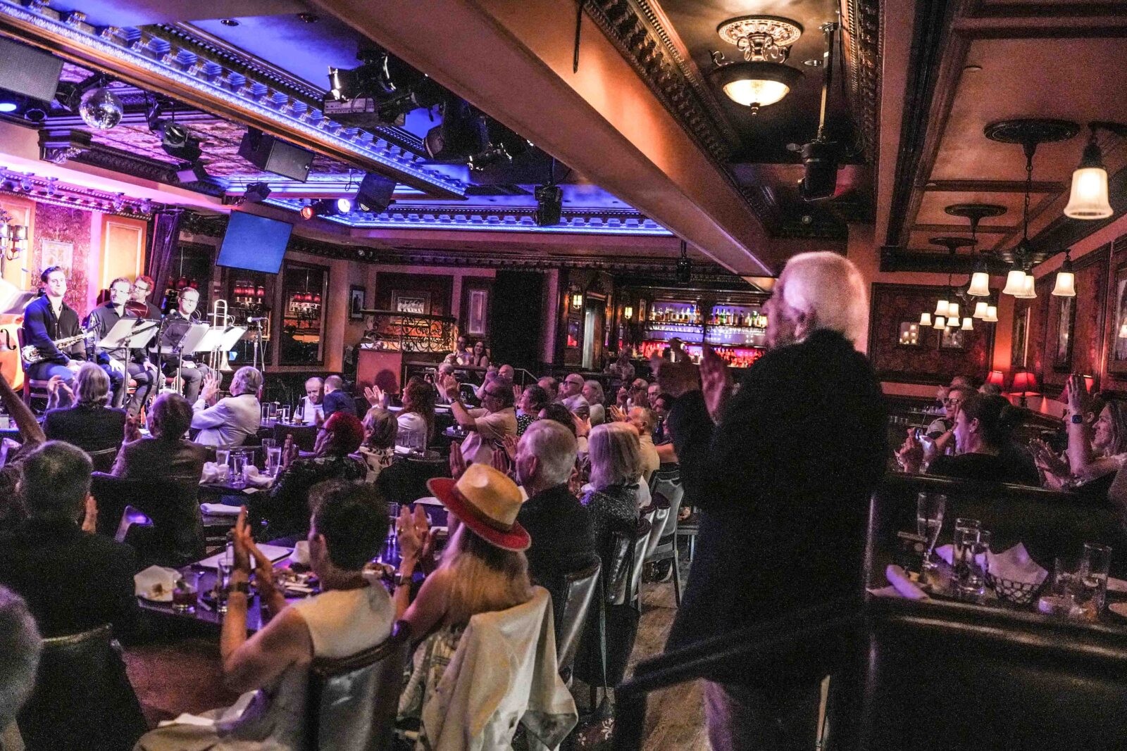 Photos: Stevie Holland Celebratory New York Summer Concert at 54 Below — photo 7 of 15