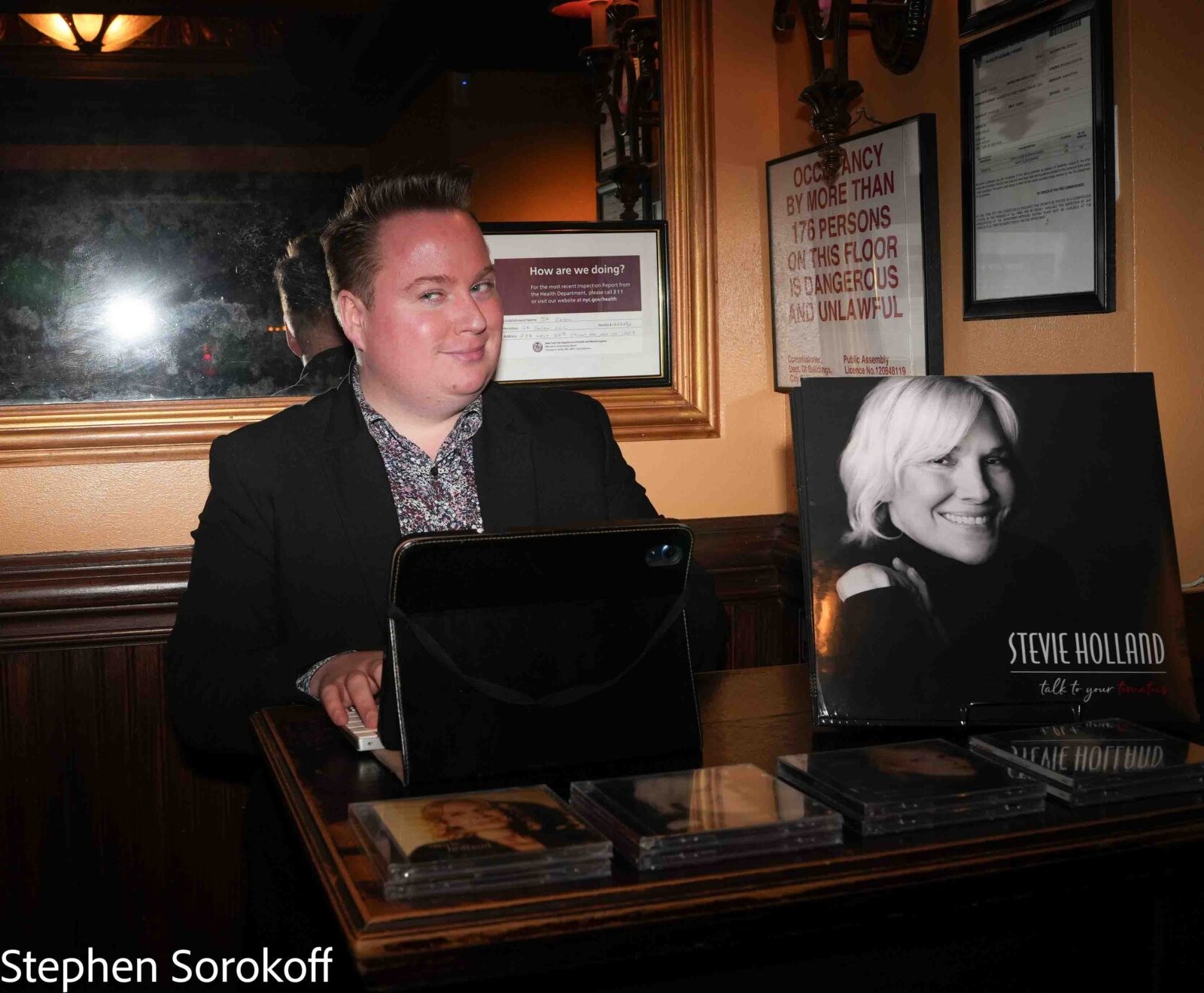 Photos: Stevie Holland Celebratory New York Summer Concert at 54 Below — photo 11 of 15