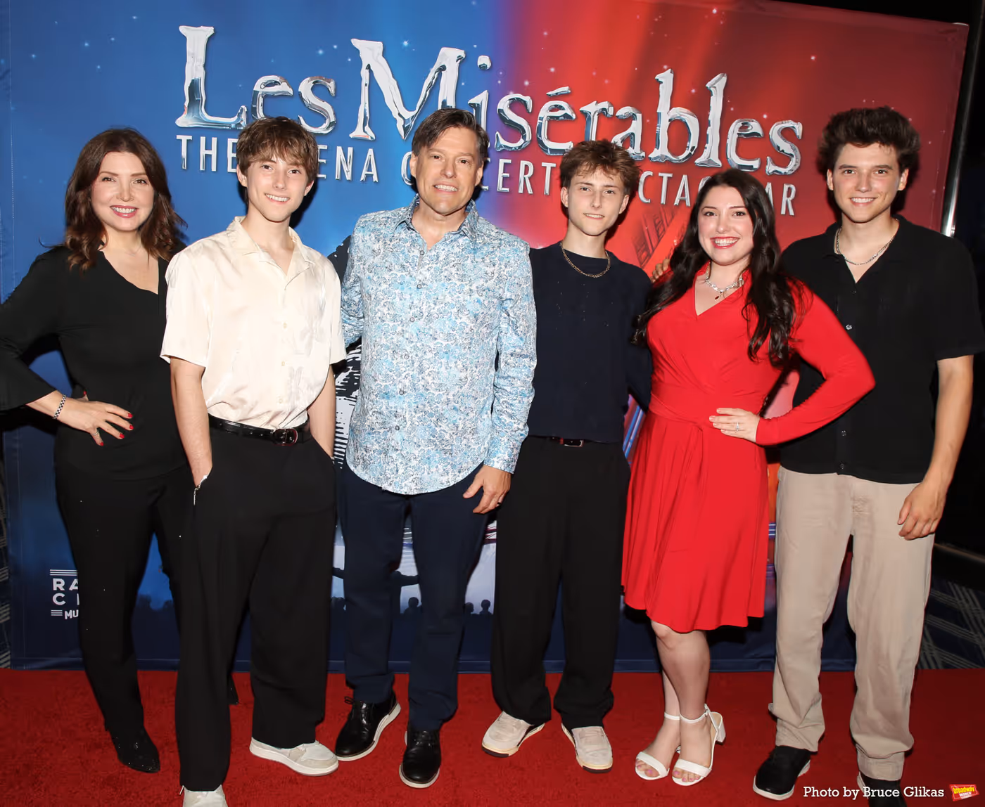 Photos: Patti LuPone, Aaron Tveit, and More Join LES MISERABLES: THE ARENA CONCERT SPECTACULAR For Encore Performance Image