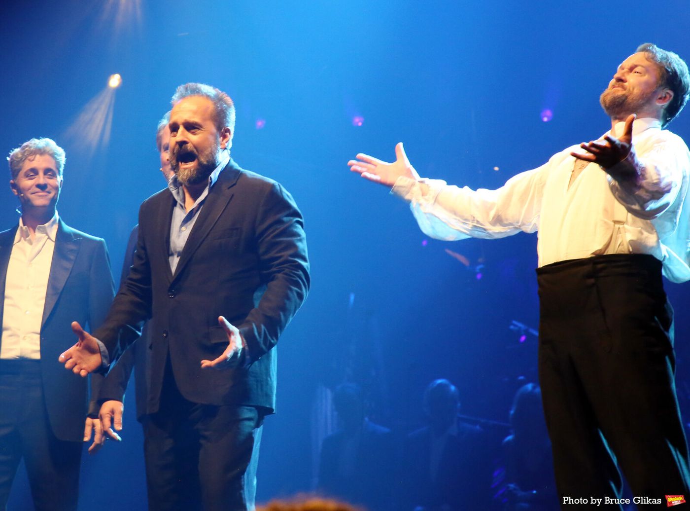 Photos: Patti LuPone, Aaron Tveit, and More Join LES MISERABLES: THE ARENA CONCERT SPECTACULAR For Encore Performance Image