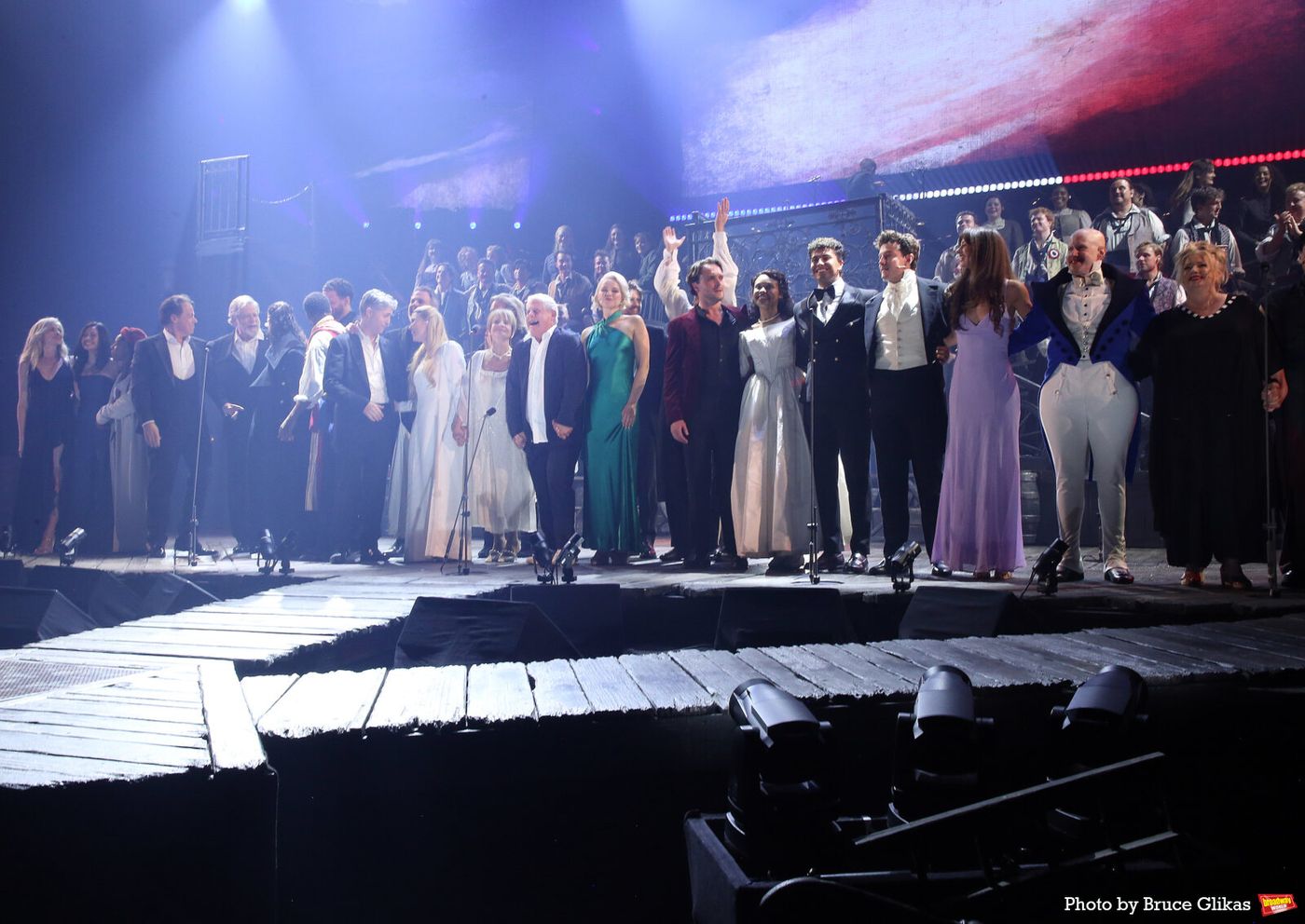 Photos: Patti LuPone, Aaron Tveit, and More Join LES MISERABLES: THE ARENA CONCERT SPECTACULAR For Encore Performance Image