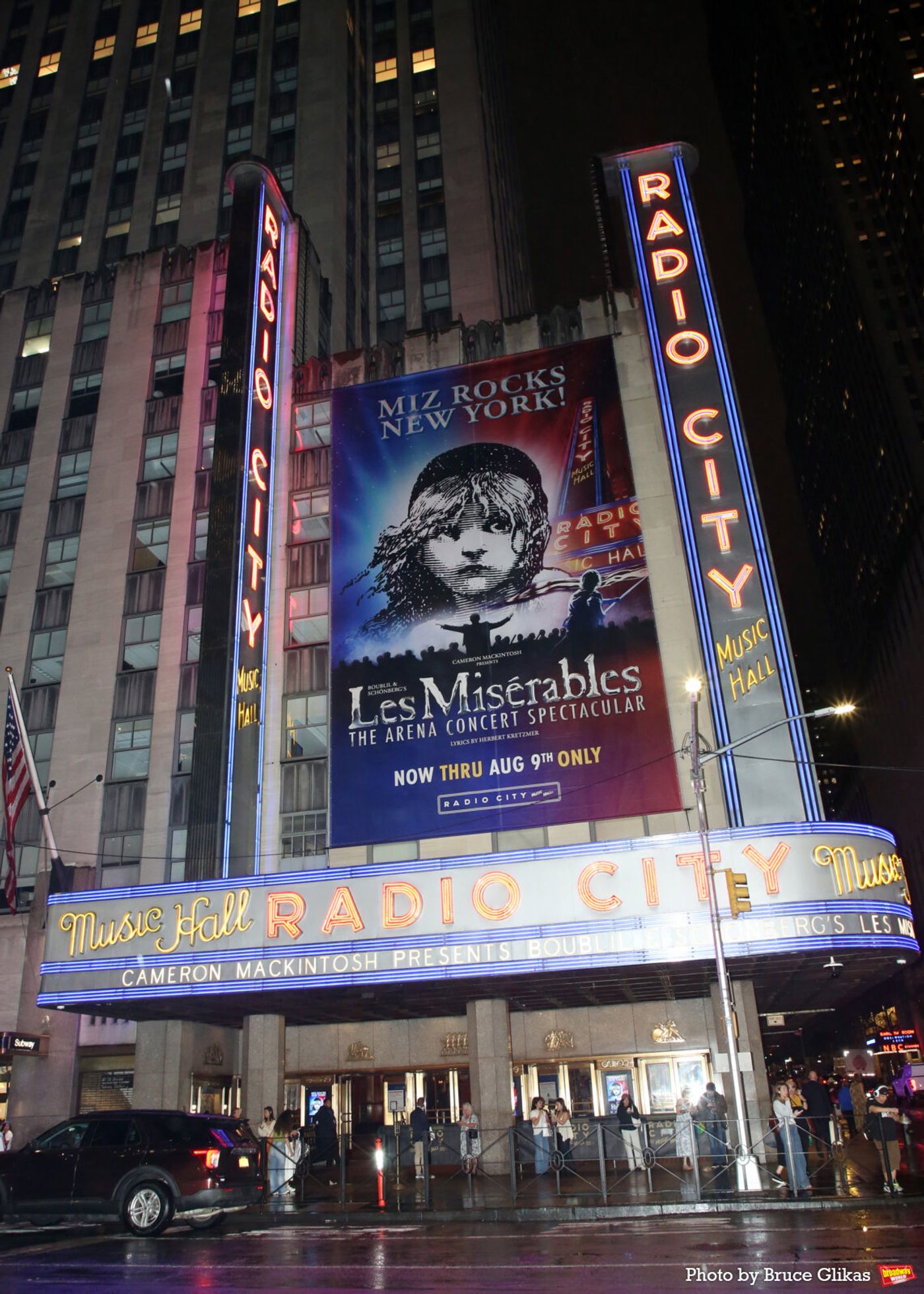 Photos: Patti LuPone, Aaron Tveit, and More Join LES MISERABLES: THE ARENA CONCERT SPECTACULAR For Encore Performance Image