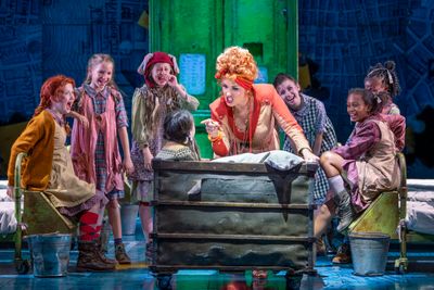 Claire Sweeney and cast Photo