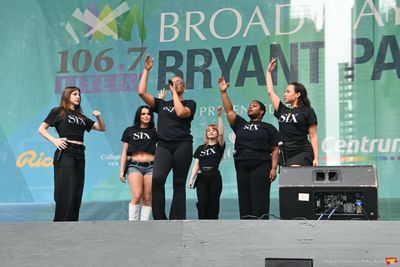 Taylor Pearlstein, Abigail Barlow, Khaila Wilcoxon, Aryn Bohannon, Olivia Donalson an Photo