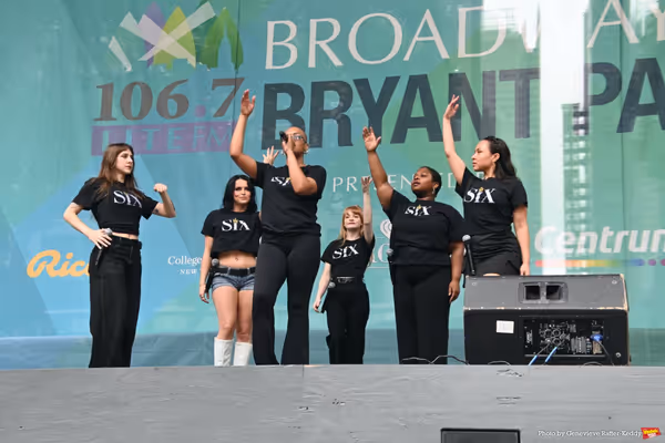 Taylor Pearlstein, Abigail Barlow, Khaila Wilcoxon, Aryn Bohannon, Olivia Donalson… Photo