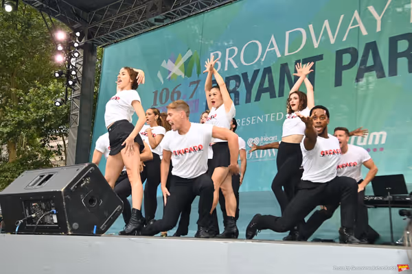 Sophie Carmen-Jones and the Cast of Chicago Photo