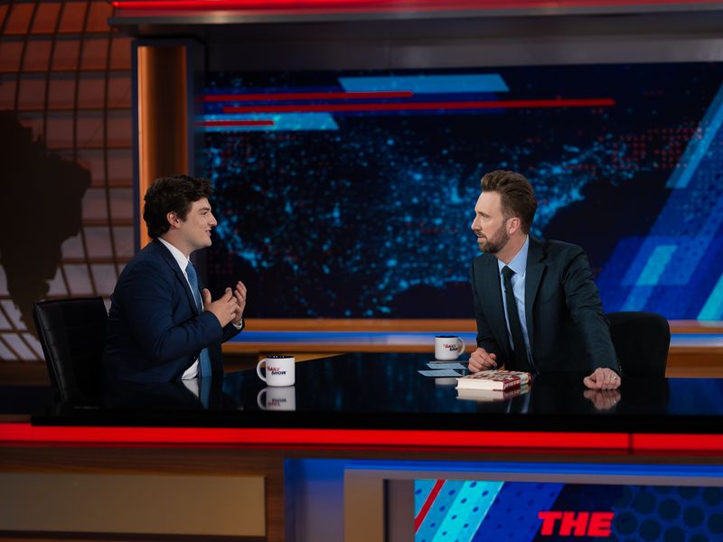 Photos: THE DAILY SHOW: Jordan Klepper to Host New Episode With Theo Baker — photo 2 of 4