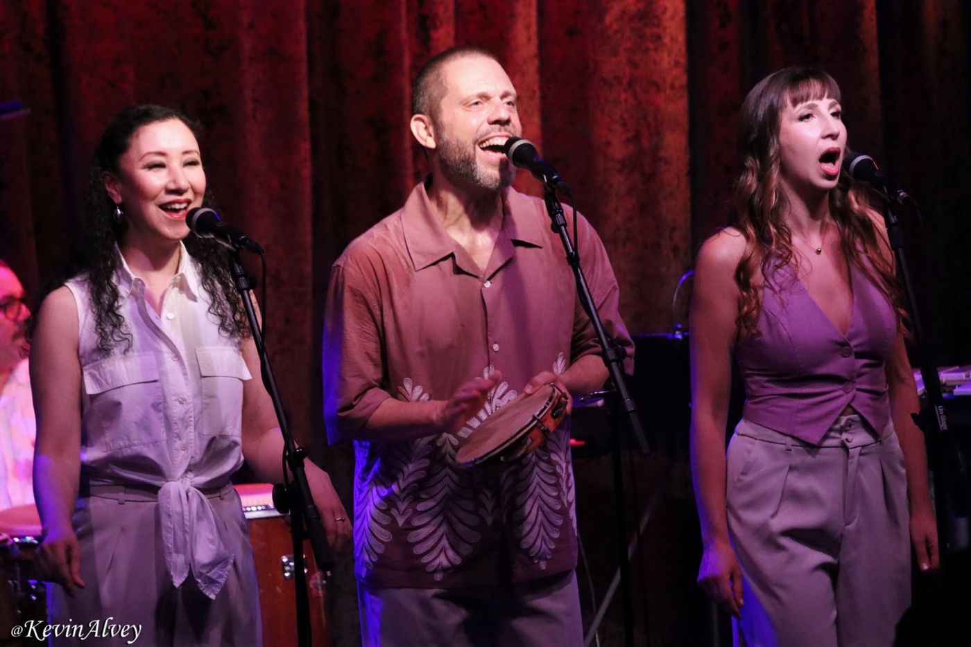 Photos: Max Pollak Brings Birdland To Its Feet Image
