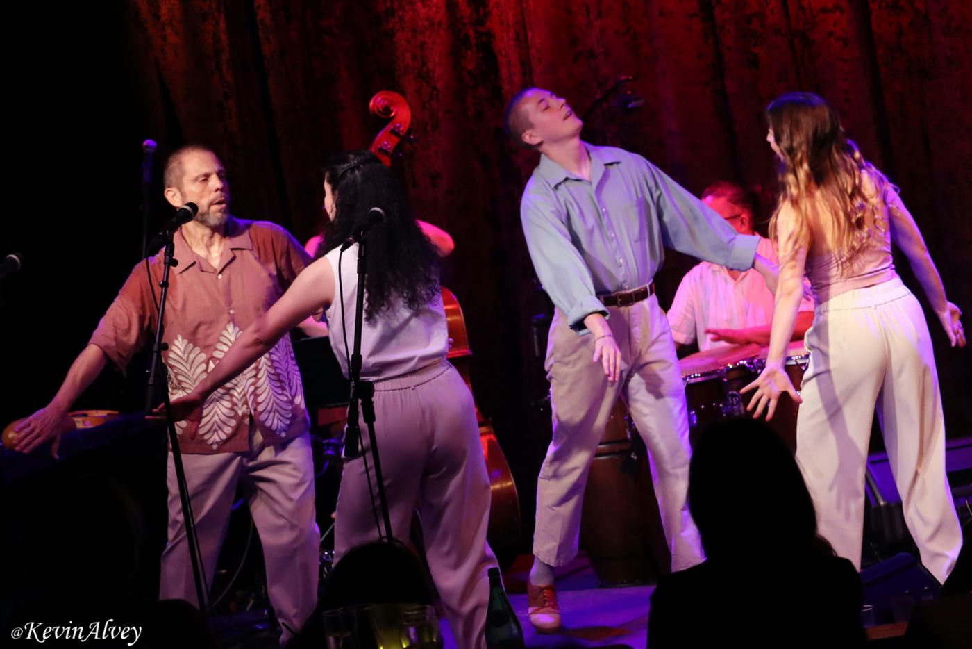 Photos: Max Pollak Brings Birdland To Its Feet Image