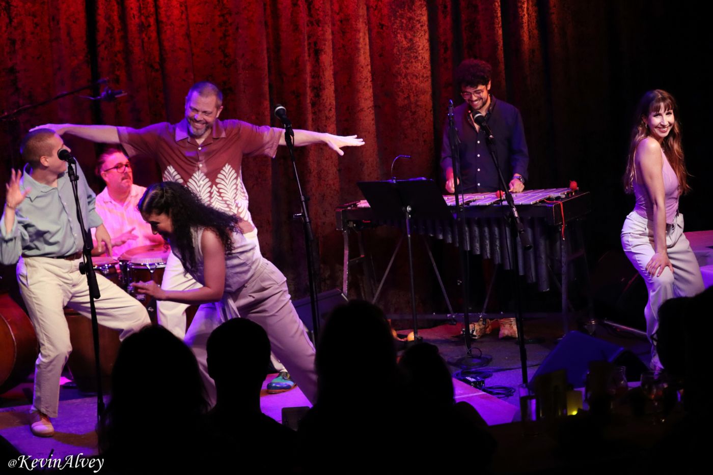 Photos: Max Pollak Brings Birdland To Its Feet Image