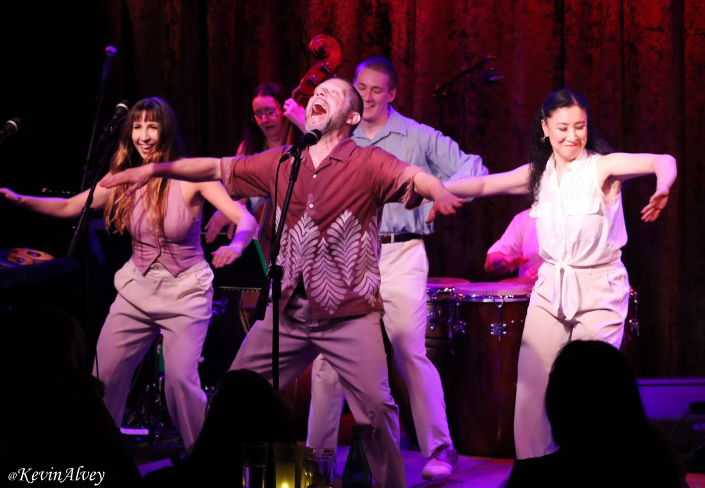 Photos: Max Pollak Brings Birdland To Its Feet Image