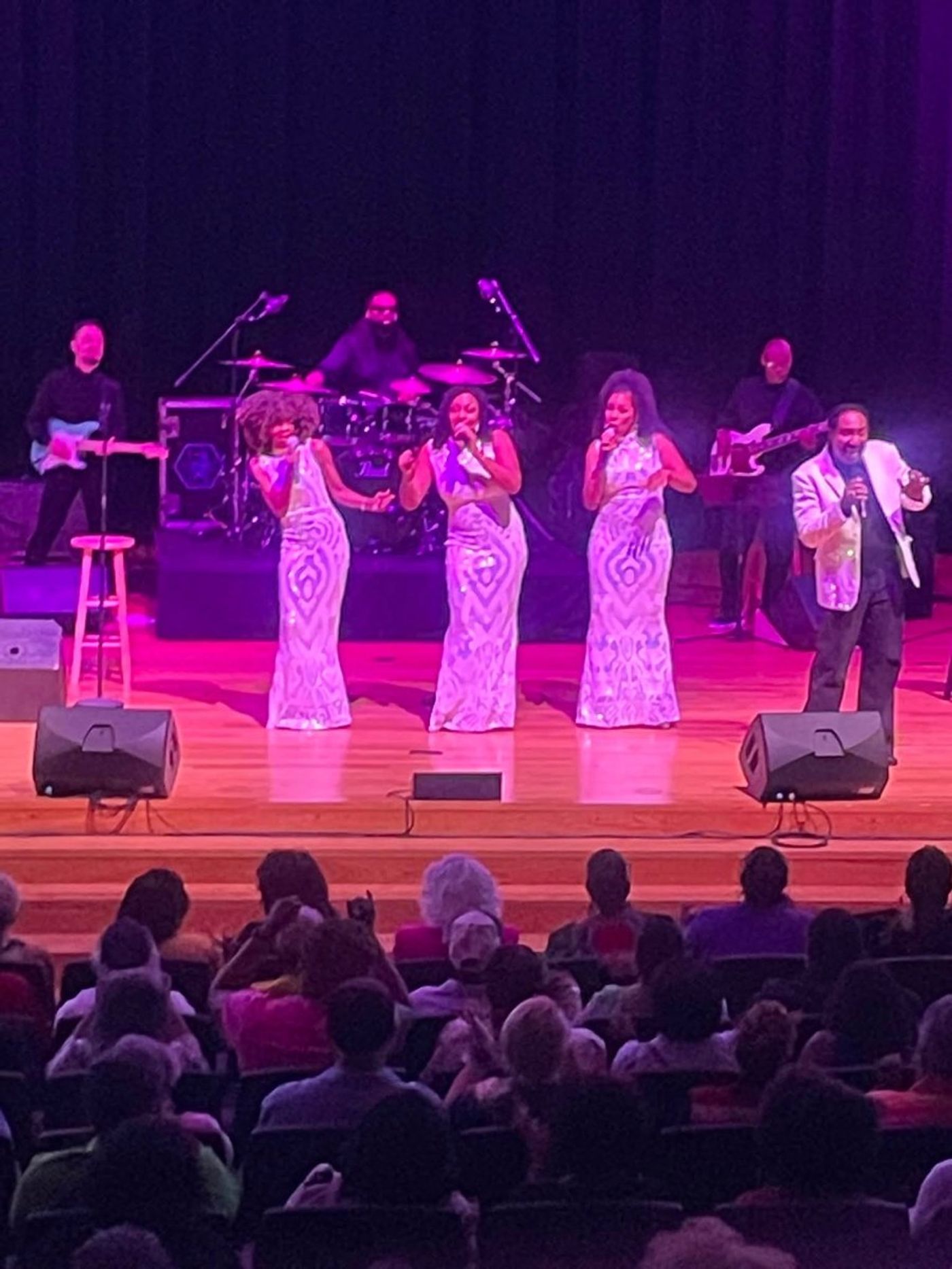 Review: TERRY STEELE SINGS LUTHER VANDROSS... Image