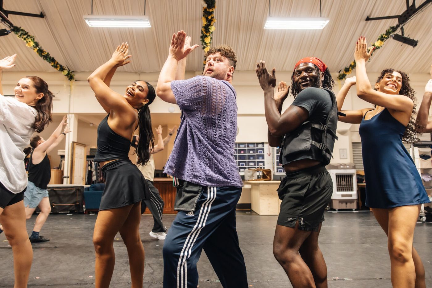 Photos: MRS. DOUBTFIRE in Rehearsal Ahead of UK and Ireland Tour Image