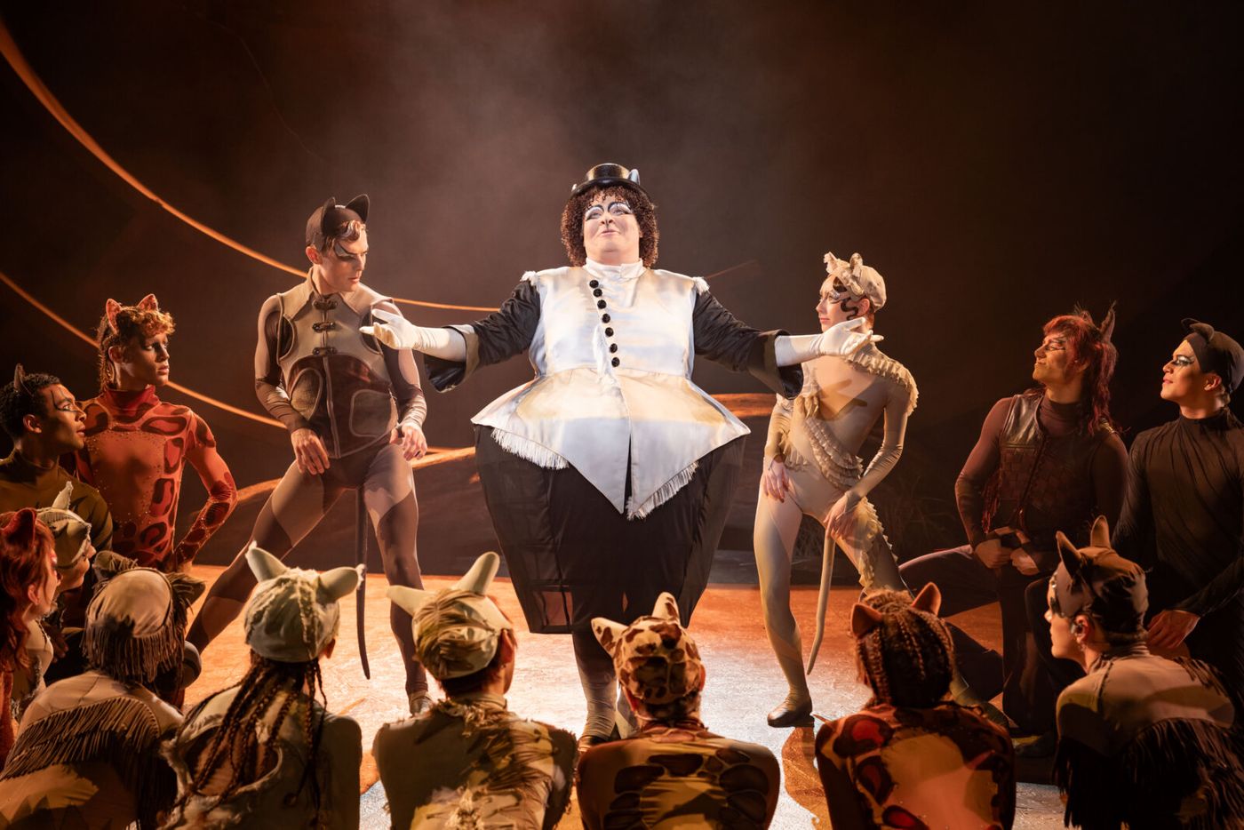 Photos: Rachael Wooding, Melanie La Barrie, and More in CATS at Regent's Park Open Air Theatre Image