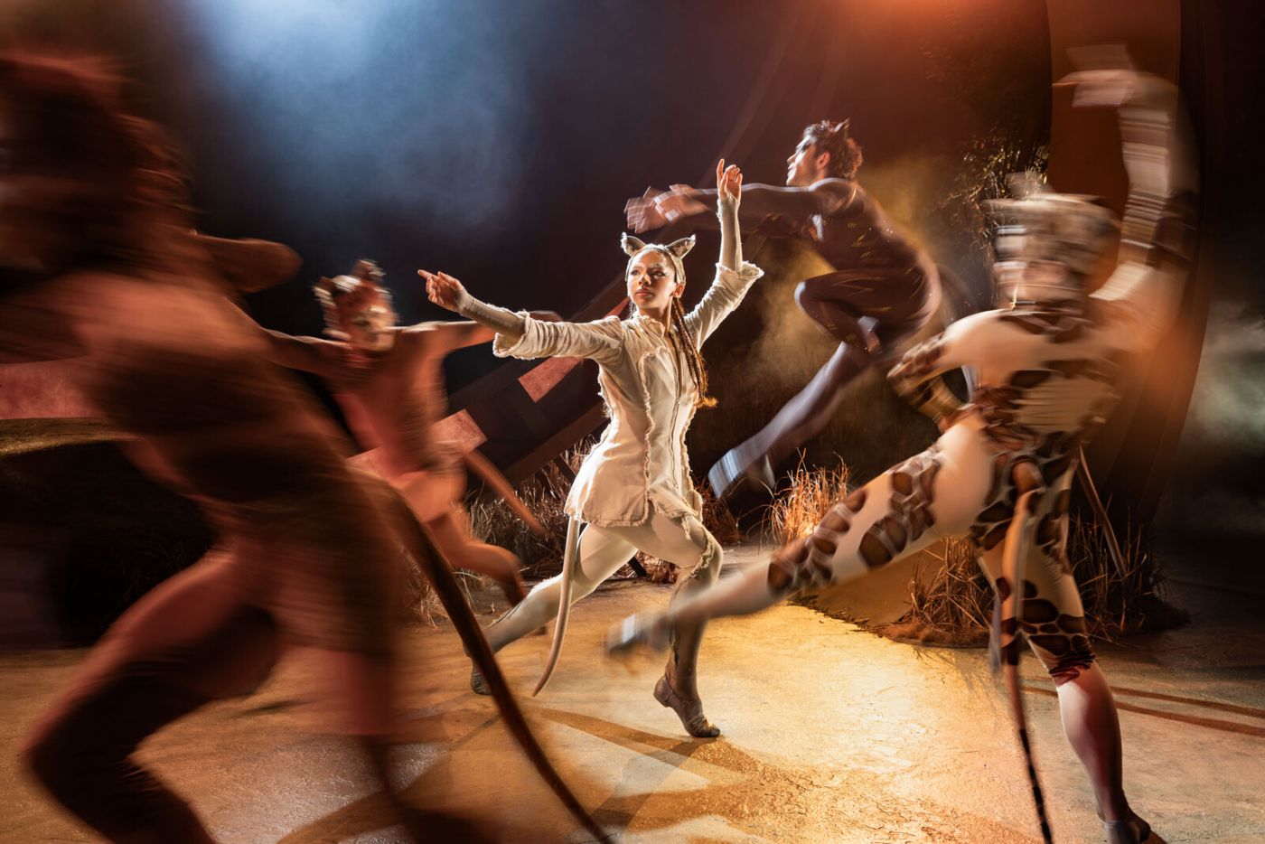 Photos: Rachael Wooding, Melanie La Barrie, and More in CATS at Regent's Park Open Air Theatre Image