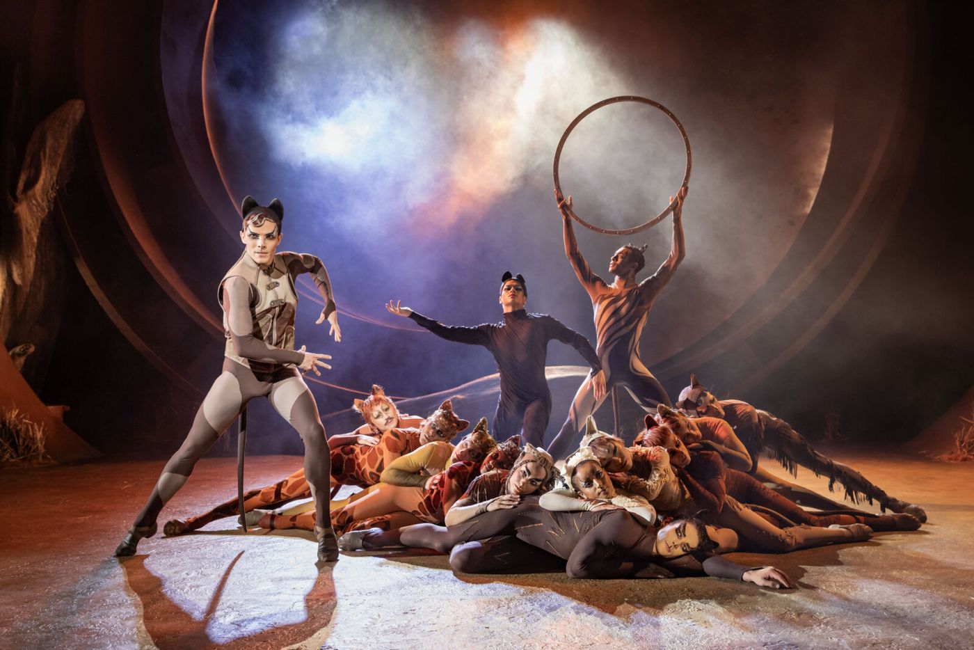Photos: Rachael Wooding, Melanie La Barrie, and More in CATS at Regent's Park Open Air Theatre Image
